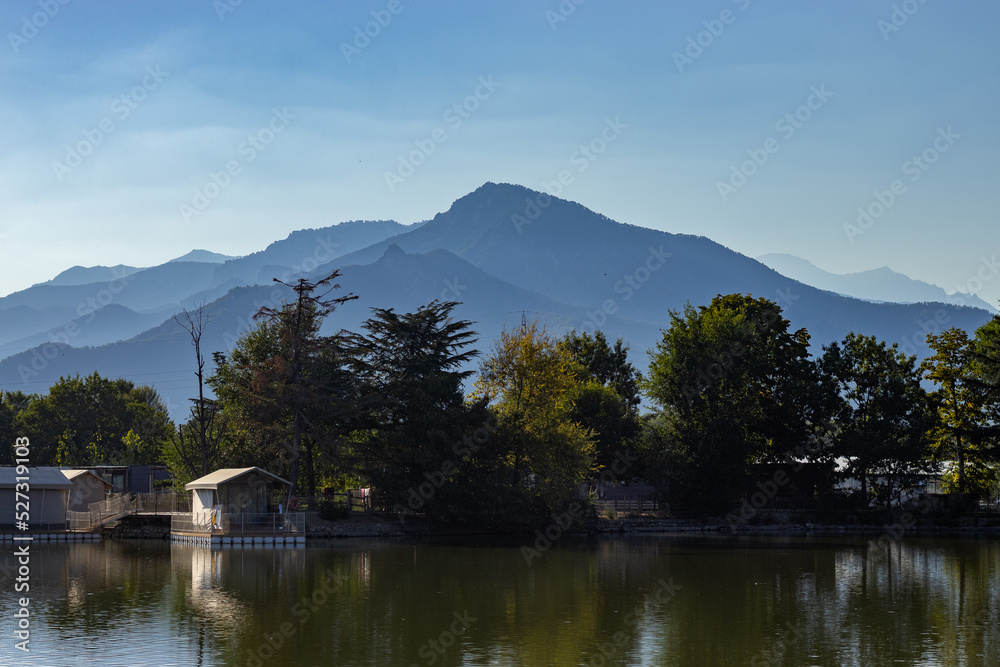 Fototapeta premium mountainous landscape at the lake shore