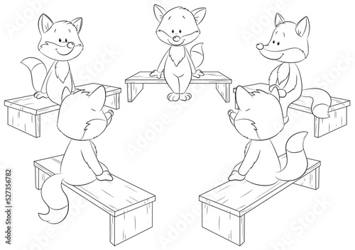 Mehrere niedliche Füchse sitzen in einem Bänkekreis beisammen