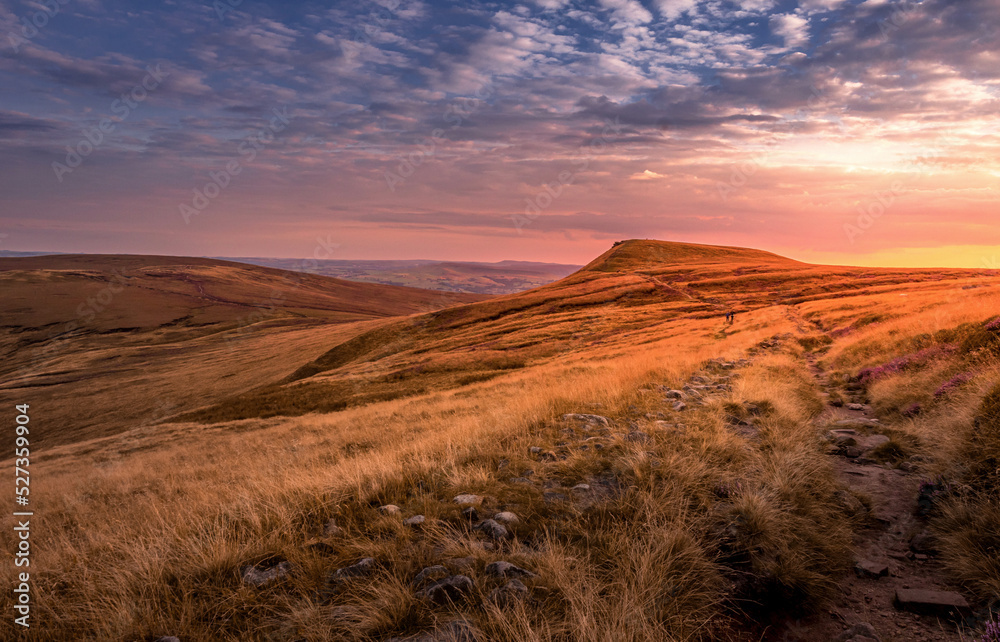 Naklejka premium sunset over the mountains