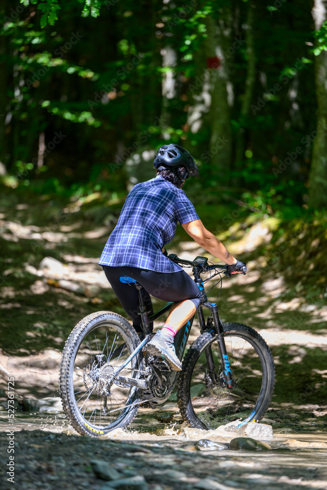 Bella donna in bici | Appennino Tosco Emiliano