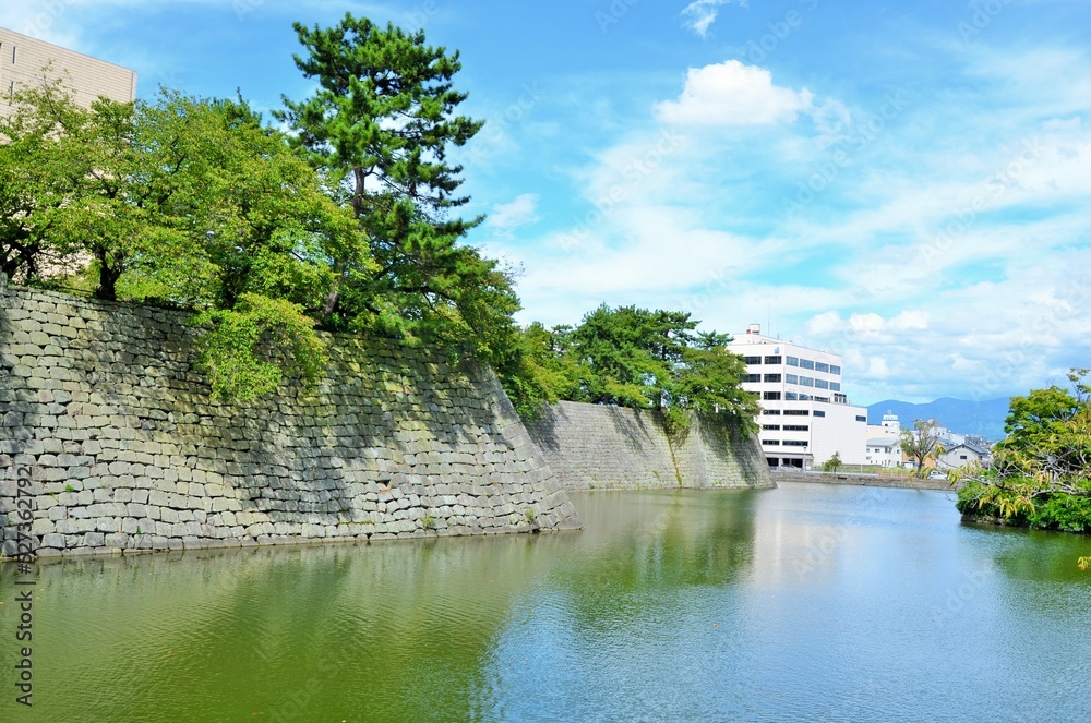 Fototapeta premium 福井城跡 本丸の石垣とお堀