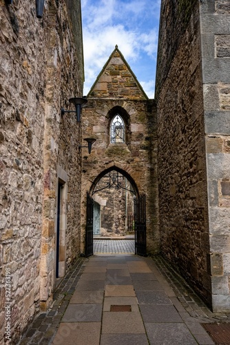 Cuadro en lienzo Vertical shot of an old European castle's gate with metal doors and arch