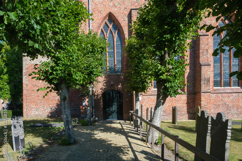 The Maartenskerk in Kollum is a medieval church, originally dedicated to Saint Martin. || De Maartenskerk in Kollum is een middeleeuwse kerk, oorspronkelijk gewijd aan de heilige Martinus.