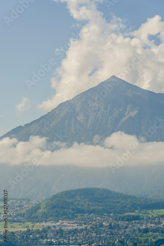 Spiez, Thunersee, Niesen, Faulensee, Merligen, Seeufer, Morgennebel, Wolken, Alpen, Schweizer Berge, Wassersport, Wanderweg, Berner Oberland, Sommer, Schweiz