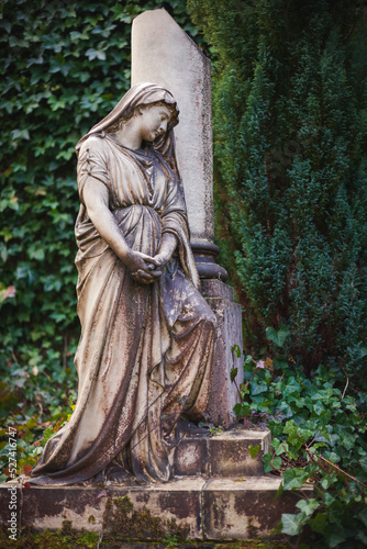 Statue auf einem Friedhof