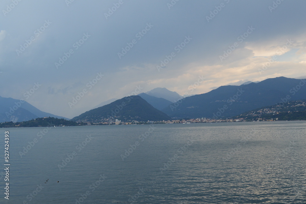 panorama lago maggiore italia