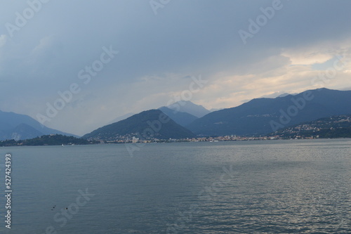 panorama lago maggiore italia