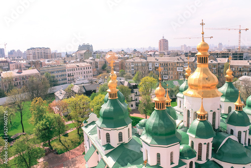 Papier peint Cathedral With Green Cupolas In Daylight From Above In Kiev, Ukraine