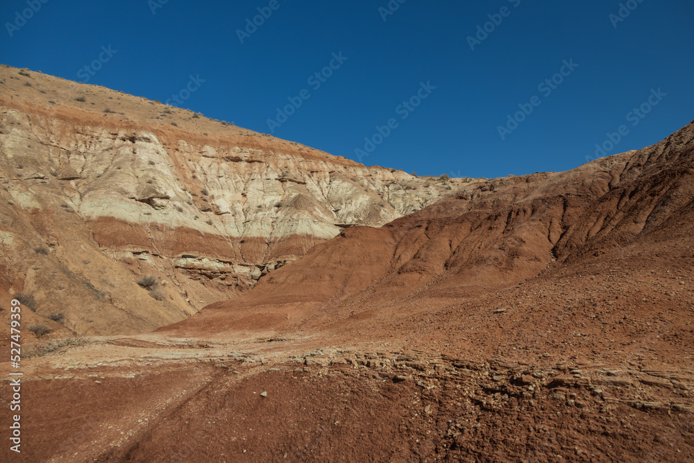 Red and white sandstone rock formations in Arizona
