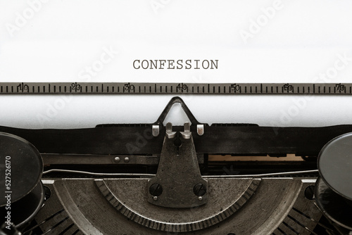 Obraz na płótnie Confession headline written on vintage type writer from 1920s w salonie