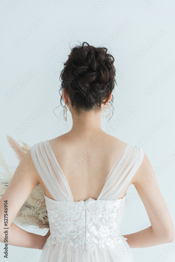 ウェディングドレスを着た花嫁
