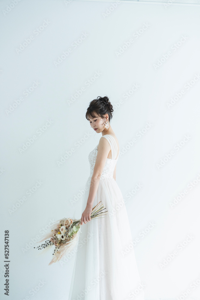 ウェディングドレスを着た花嫁 ウェディングドレスを着た花嫁