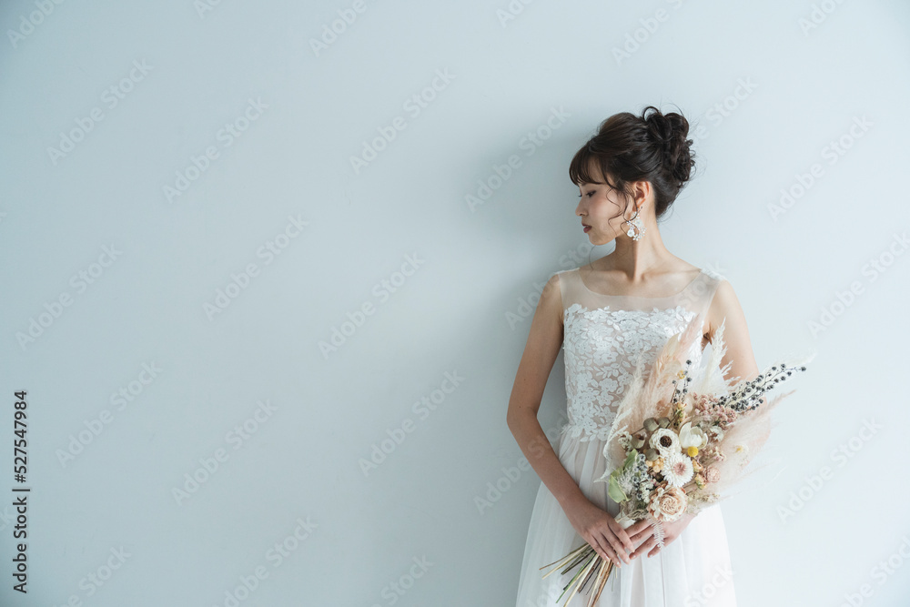 ウェディングドレスを着た花嫁 ウェディングドレスを着た花嫁
