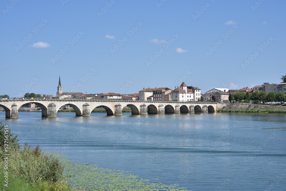 Le pont sur la Saône à Macon en France