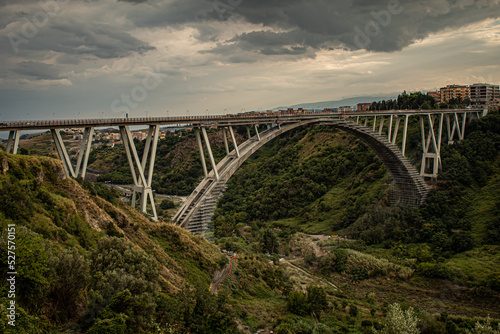Fototapeta Naklejka Na Ścianę i Meble -  Ponte Morandi, Catanzaro, Italy, bridge over the river
