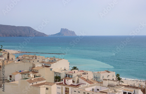 view from above of a Mediterranean town behind which you can see the beautiful sea and mountains