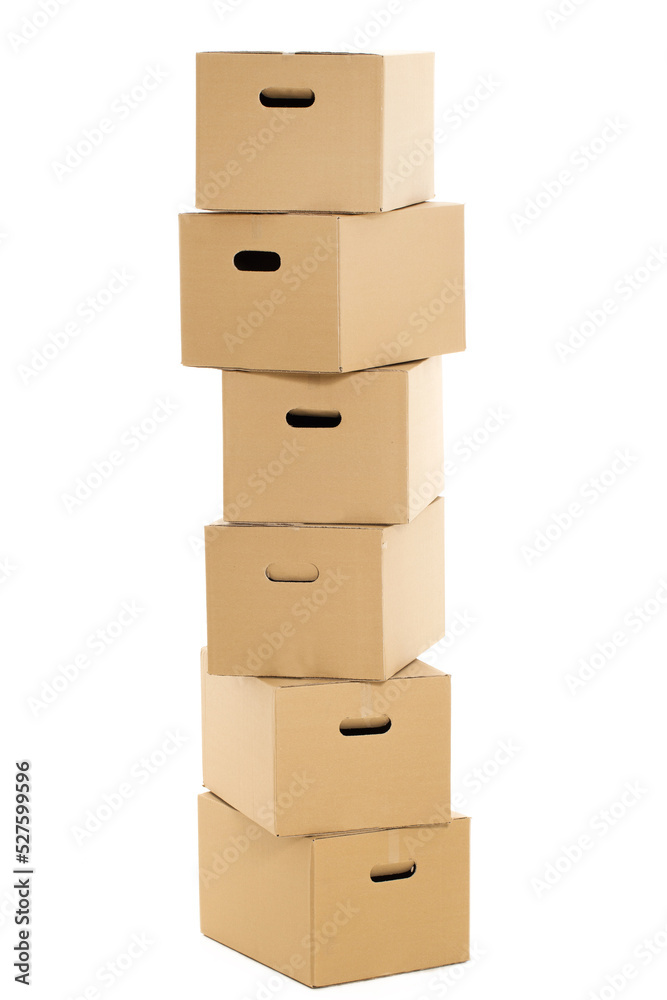 Obraz premium Empty and closed boxes on the white background