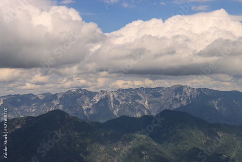 Wildromantische Alpenlandschaft  Blick vom Elferkogel  Katergebirge  zum H  llengebirge