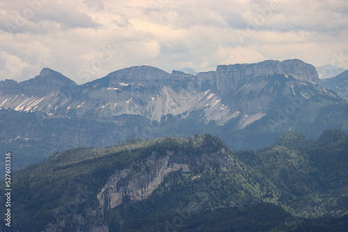 Wildromantische Salzkammergut Alpenlandschaft; Blick vom Elferkogel (Katrin) über den Höherstein zum Toten Gebirge