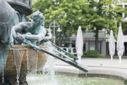 Historiensäule in Koblenz am Josef-Görres-Platz 