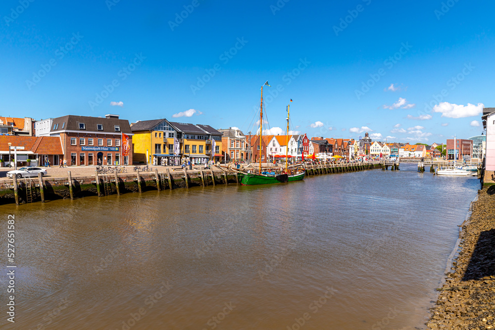 Obraz premium Husumer Binnenhafen mit Segelschiff