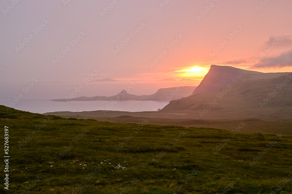 Panorama über dem Neist Point Leuchtturm bei Sonnenuntergang auf der Isle of Skye, Schottland