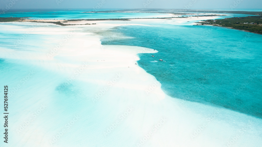 Obraz premium Aerial view of Man O War sandbar in Exuma, Bahamas