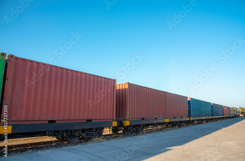 Rail transport and container transport