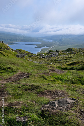 Panorama Ausblick vom Old Man of Storr auf den Wanderweg zum Loch Leathan, Isle of Skye, Schottland photo