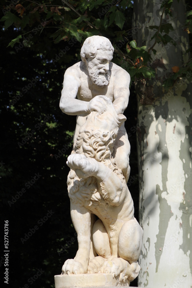 Fototapeta premium statue of a person