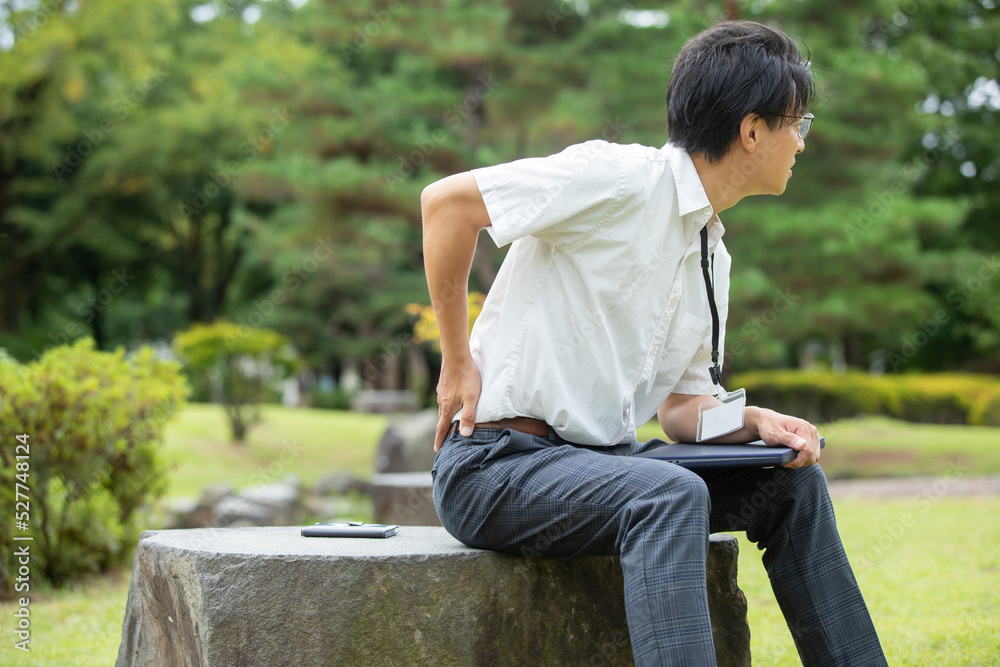 Obraz premium 腰痛の男性 lower back pain