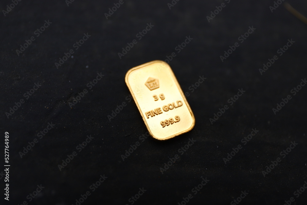 Fine gold bar (goldbar) weighing 3 grams Stock Photo | Adobe Stock