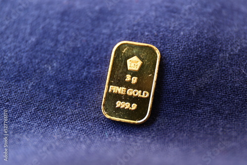 Fine gold bar (goldbar) weighing 3 grams photo