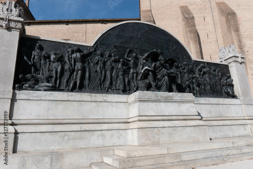 Monument dedicated to Giuseppe Verdi in Parma photo