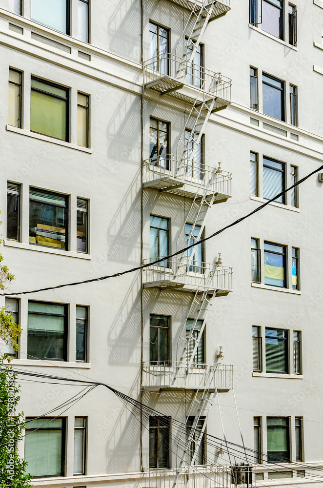 Obraz premium Fire escapes on the outside of an apartment block in San Francisco, California
