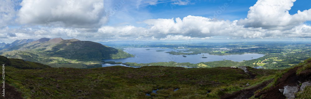 vue panoramique sur des lacs Irlandais dans la région de Killarney dans