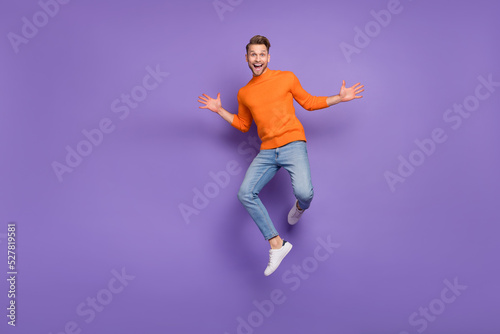 Full body photo of good mood laughing sportive guy traveling meet friend say hi isolated on violet color background