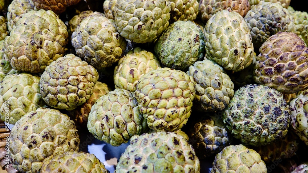 Exotische Früchte und Gemüse von einem asiatischen Markt Exotische Früchte und Gemüse von einem asiatischen Markt
