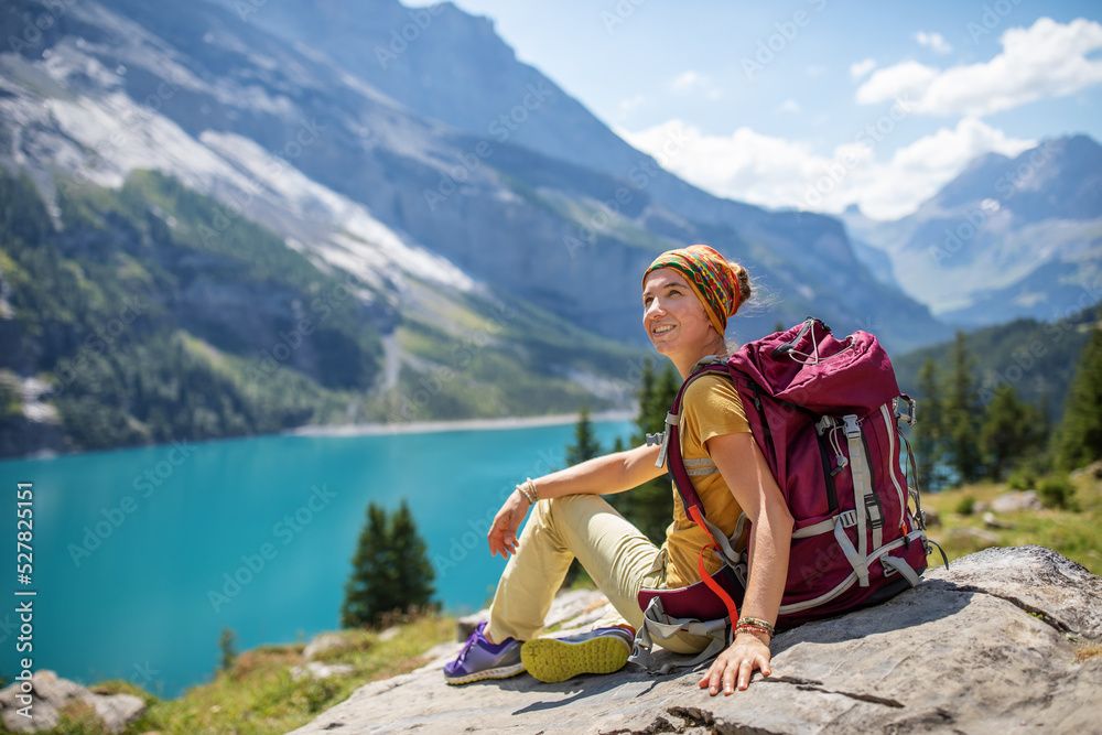 Fototapeta premium Tourist in the mountains in Switzerland on Lake Oeschinensee