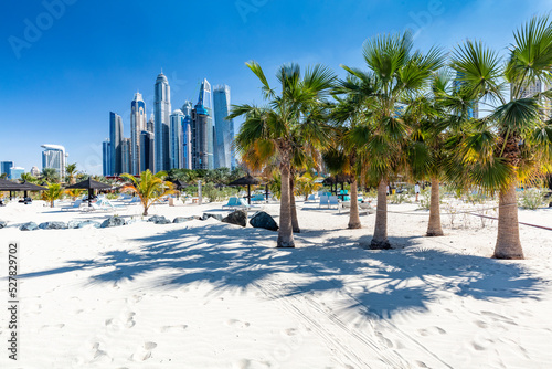 Fototapeta Naklejka Na Ścianę i Meble -  Dubai jumeirah beach with marina skyscrapers in UAE
