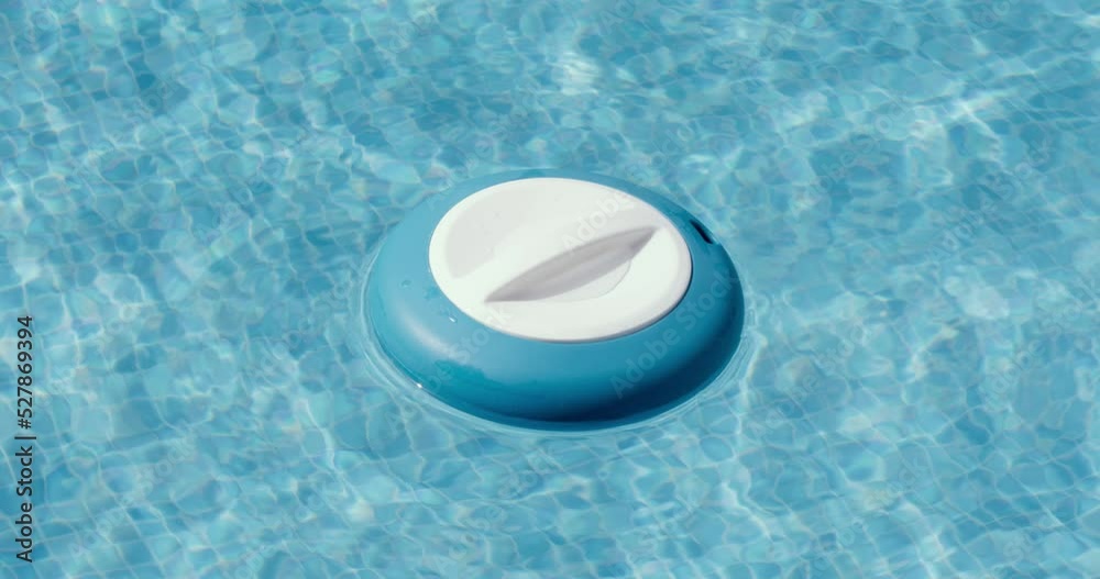 Chlorine float for swimming pools, Floating chlorine dispenser for