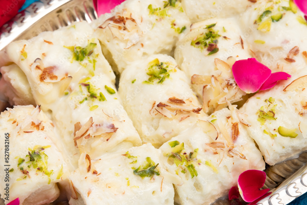Foto de Indian Mithai Bread Malai Roll Rabdi Or Bengali Rabri Is Made ...