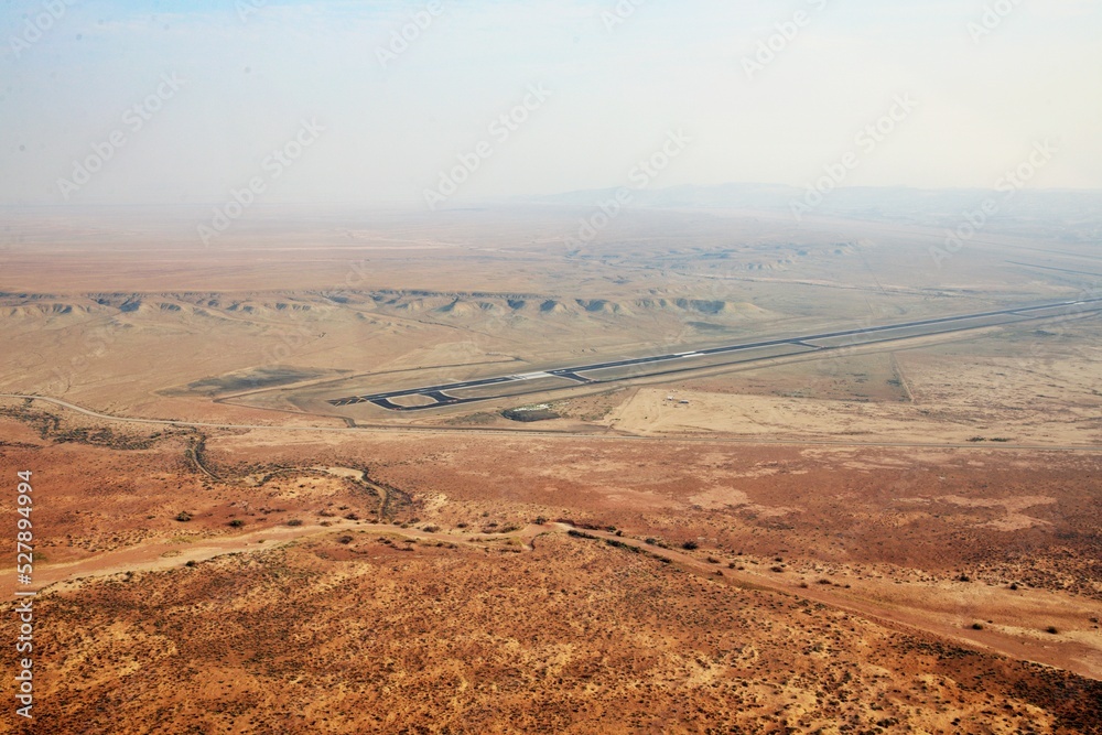 Luftaufnahme von Wüstenflugplatz