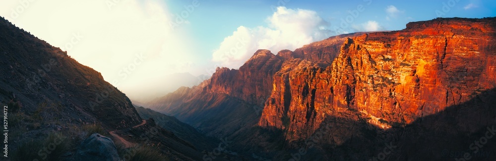 Fototapeta premium Panoramic view of the valley of Jabal Qahar, Saudi Arabia (HIGH RESOLUTION)