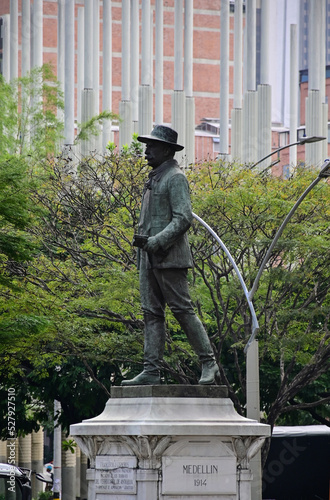 Monumento a Francisco cisneros photo