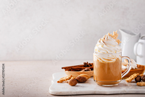 Obraz na płótnie Pumpkin spice latte topped with whipped cream and cinnamon