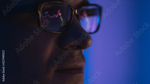 Canvas Print pulse of the market, a male trader with glasses sits in front of the monitor and