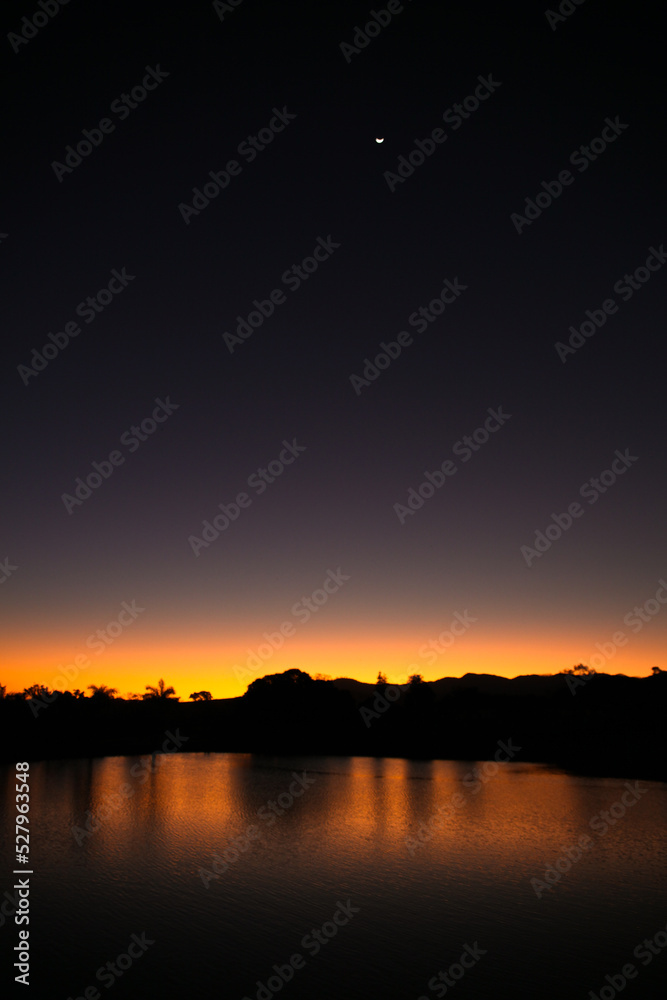 Crepúsculo em fazenda de Taubate-SP Crepúsculo em fazenda de Taubate-SP
