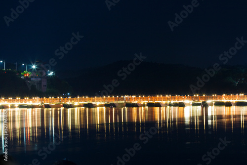night view of the river © 尹戬