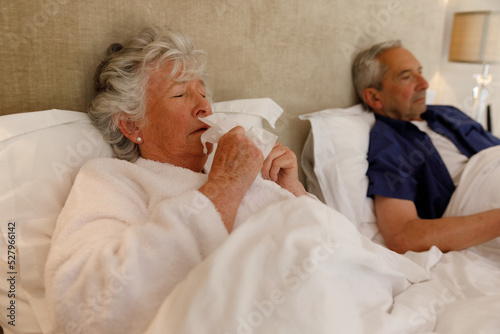 Senior caucasian couple spending time at home together © WavebreakMediaMicro